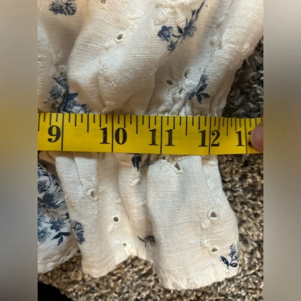 5/$25 American Eagle blue floral eyelet cropped halter top size small - Picture 5 of 8